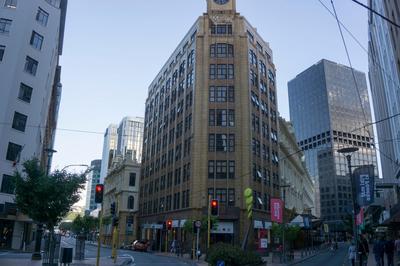 Spacious CBD Art Deco Apartment