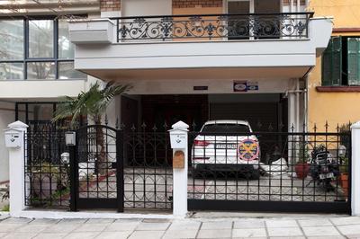 New Stylish and Cozy House near Metro Station