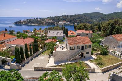 Villa Vjeka Cozy Family Retreat with Heated Pool, Brač Island