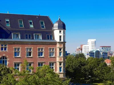 THE RED - Living Suites by the Rhine
