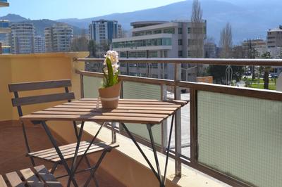 City & Harbour at the Door 2 Bedrooms Partial Seaview