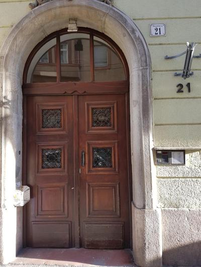 BpR W21 Retro Home with balcony