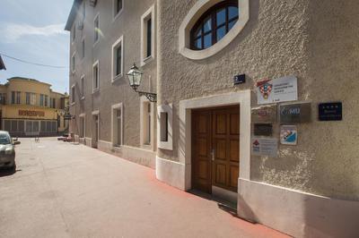 Angela Main Street Luxury Oasis & Free parking