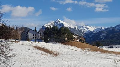 Un "gioiello" di fronte alle Dolomiti