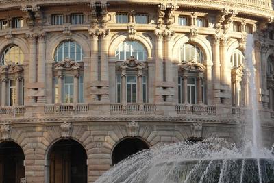 dietro il teatro modena