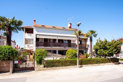 Apartment Nola by Rent Istria