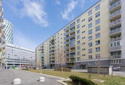 Cute and Sunny Studio in Zagreb with Balcony & Free Parking