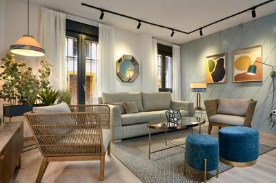 ELEVEN Real de la Carretería, by Homing U