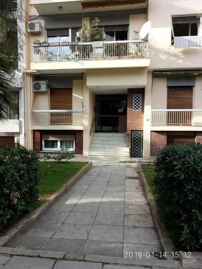 Modern, ideally located studio apartment