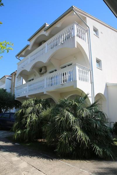 Amelia Apartment