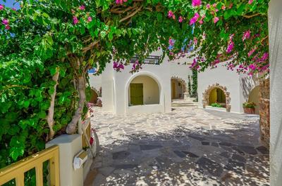 Proteas Hotel & Suites