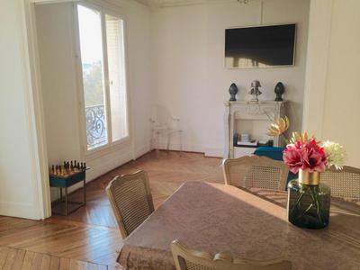 Appartement typiquement parisien