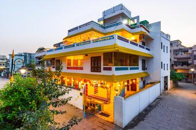 goSTOPS Lite Varanasi