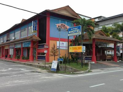 KUALA BESUT JETTY BUDGET HOTEL AIN - In front of Kuala Besut Jetty