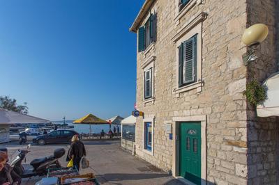 Seafront apartment in historical Cippico castle