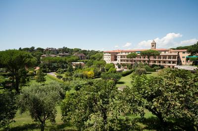 Mons Aureus Resort