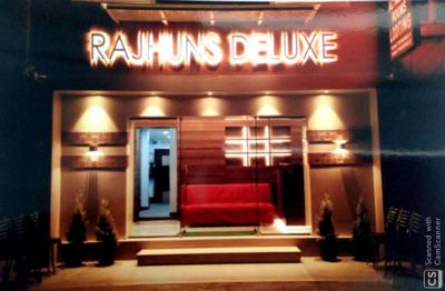 Rajhuns Deluxe Lodging