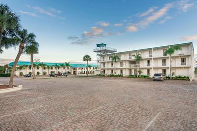 Lakeshore Resort and Marina, Photo 2