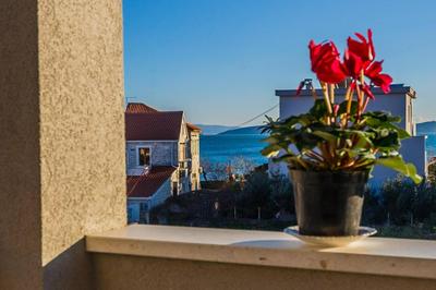 apartment by the sea and beach with roof terrace