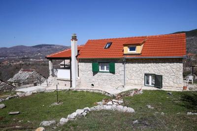 Rustic Stone House Bajeli with Jacuzzi