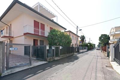 GuestHost - Santa Rita Roomy Apartments
