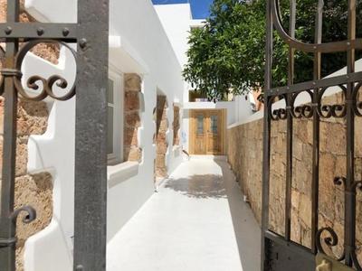 Kostis Parthenis Residence