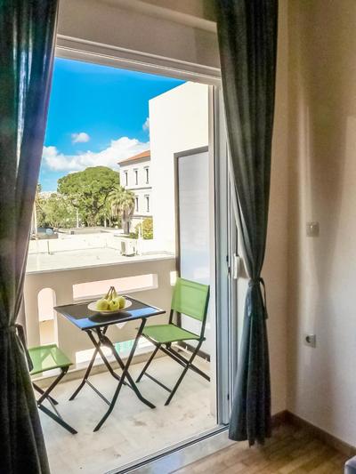 Sunny City Center Apartment