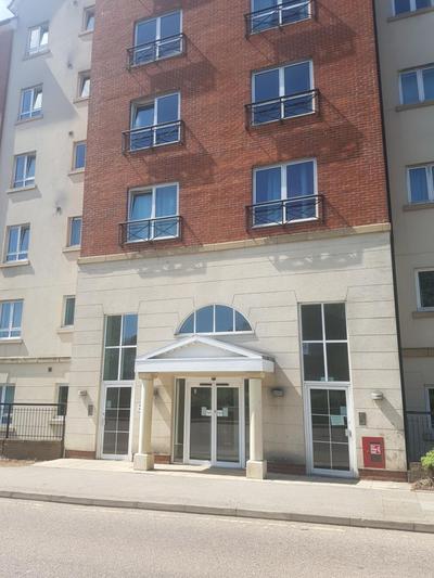 3 Bed Luxury Town Center Apartment with 50 inch 4K TV (Netflix & NowTV Ent. Pass)