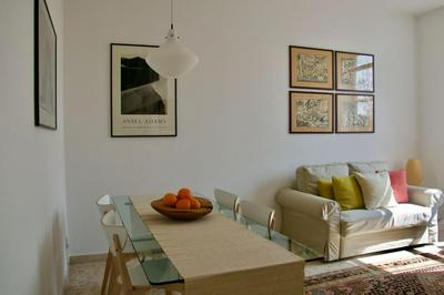 Bright apartment for 5 close to Isola district