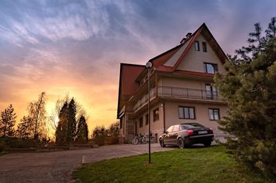 DOM NAD JEZIOREM HUBKA przy ścieżce rowerowej Velo Dunajec i Velo Czorsztyn