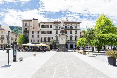 Shades of Como with Private Terrace by Rent All Como