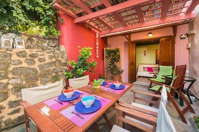 Old Town House with Garden, Fully Equipped & Peaceful