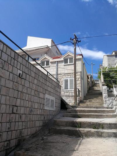 Zara Apartments