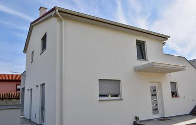 Bright and spacious apartment with grill ***