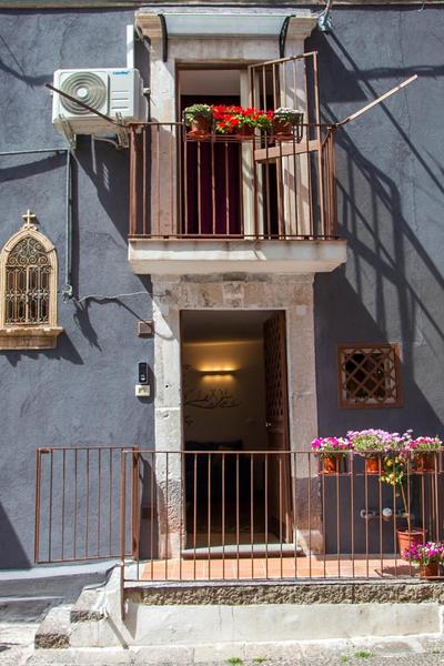 La Casetta in Centro by Sicily in Home