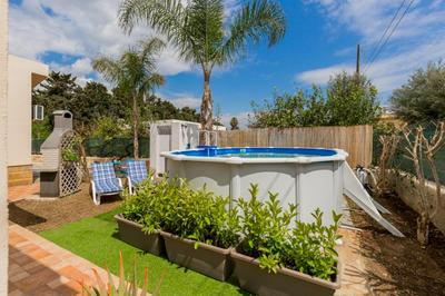 Irene's house near the sea with pool, parking & wi-fi