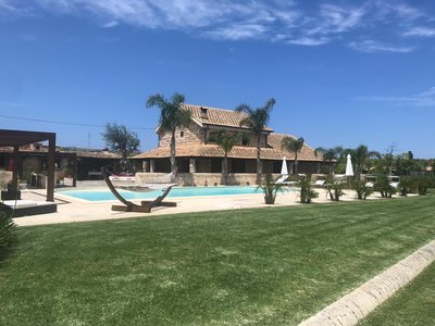 Mythos Holidays & Events