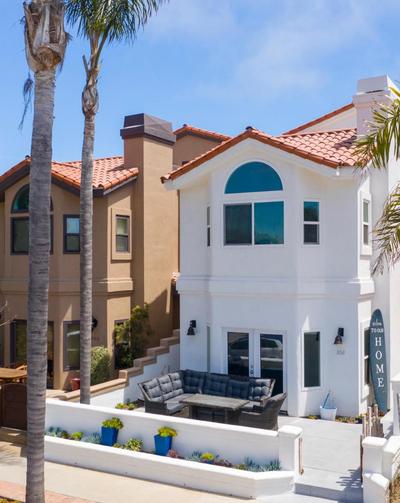 The White House with spa, bikes and steps to the beach and down town main street shops and dining