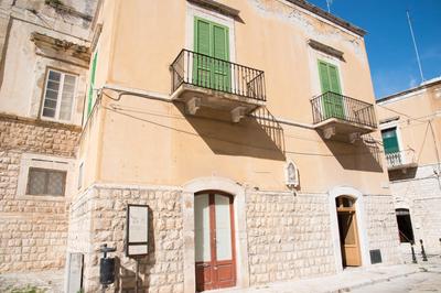 Piazza Duomo - Medieval Puglia's House