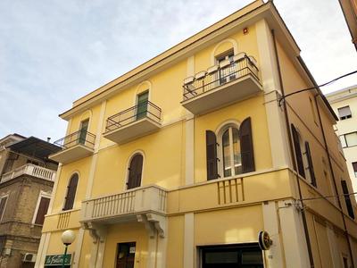 Pescara centro Silenzioso e confortevole con terrazzo bioclimatico a 2 minuti dal mare