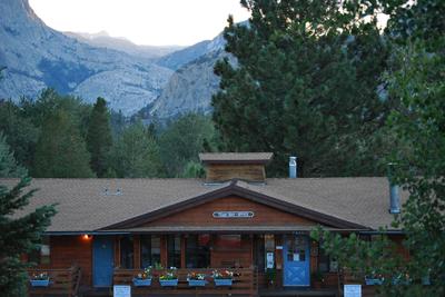June Lake Villager, Billede 2