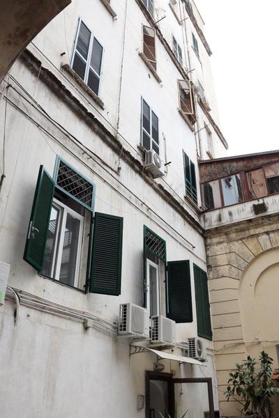 Live Naples