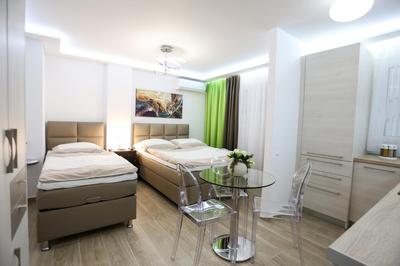 Laura Lifestyle and White Tower