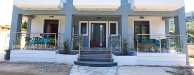 Moonline Maisonettes & Apartments