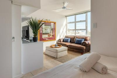 Ocean Views - Sea Point Studio w NetflixFast WIFI