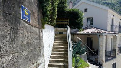Tea apartments