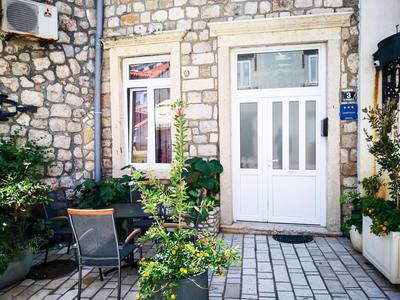 Munroe Apartment