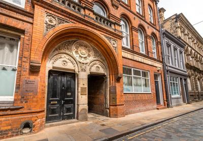 1 Bed Old Town City Studio near Theatre Suit Work or Leisure