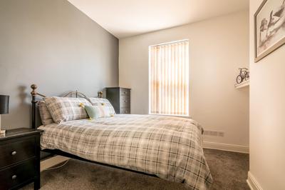 Avenues one bed Free Parking Contractor ready near Uni