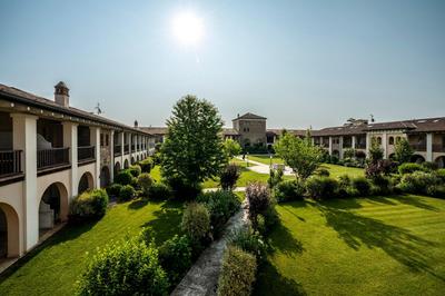 Creative Design House Golf & SPA